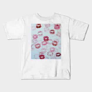 kisses pattern red pink lipstick aesthetic coquette dollette Kids T-Shirt